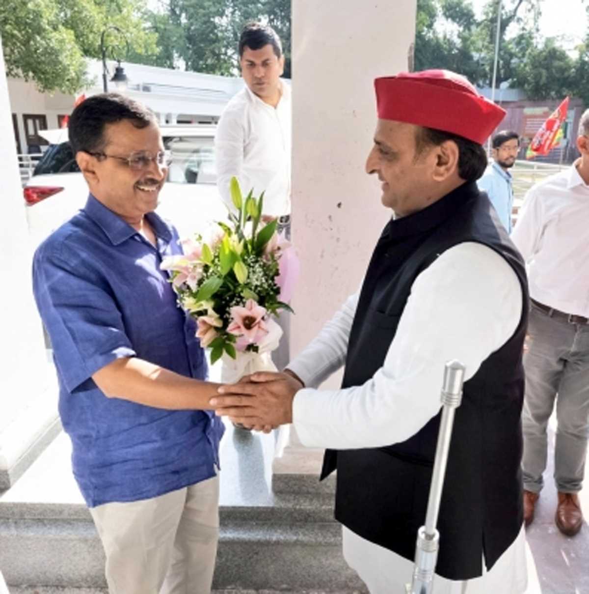 दिल्ली अध्यादेश पर केजरीवाल को मिला सपा का साथ